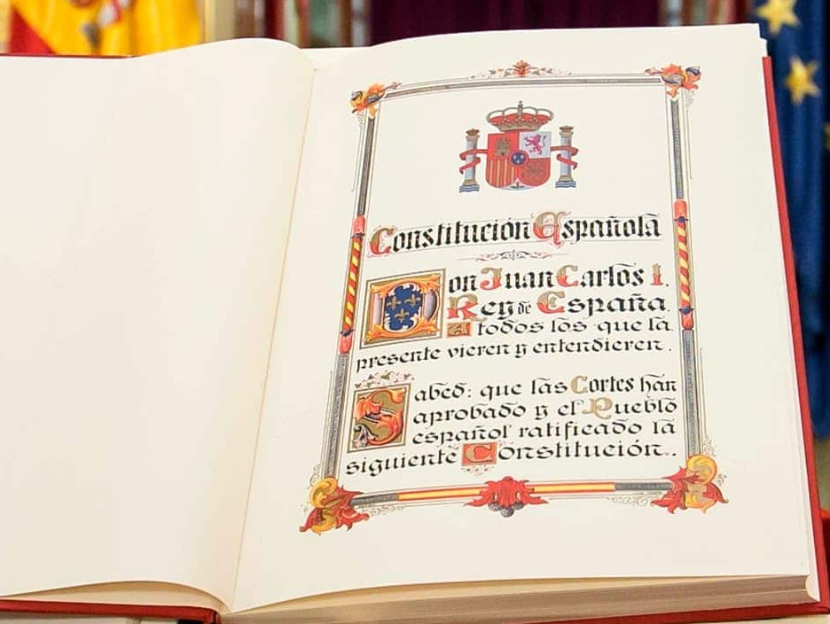 ¿Por qué el Gobierno de España está obligado a ofrecer ayudas o servicios sociales?